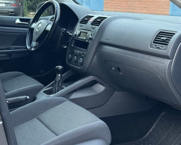 Серый Фольксваген Гольф, объемом двигателя 1.6 л и пробегом 232 тыс. км за 6799 $, фото 23 на Automoto.ua