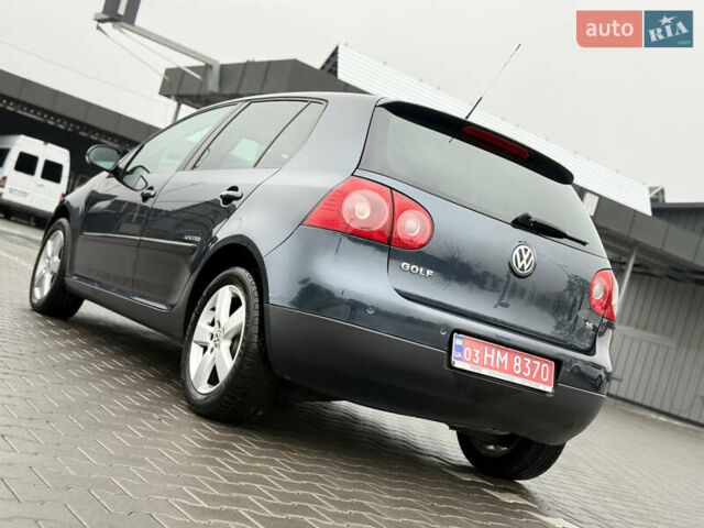 Серый Фольксваген Гольф, объемом двигателя 1.6 л и пробегом 227 тыс. км за 6300 $, фото 22 на Automoto.ua
