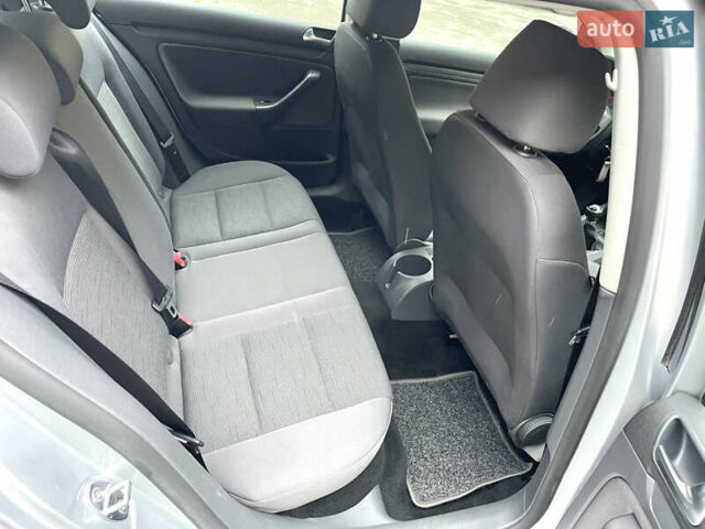 Серый Фольксваген Гольф, объемом двигателя 1.97 л и пробегом 261 тыс. км за 7700 $, фото 27 на Automoto.ua