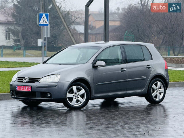 Серый Фольксваген Гольф, объемом двигателя 1.6 л и пробегом 245 тыс. км за 6650 $, фото 2 на Automoto.ua