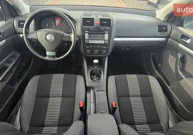 Серый Фольксваген Гольф, объемом двигателя 1.6 л и пробегом 299 тыс. км за 6390 $, фото 20 на Automoto.ua