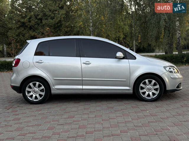Серый Фольксваген Гольф, объемом двигателя 1.6 л и пробегом 248 тыс. км за 7200 $, фото 1 на Automoto.ua