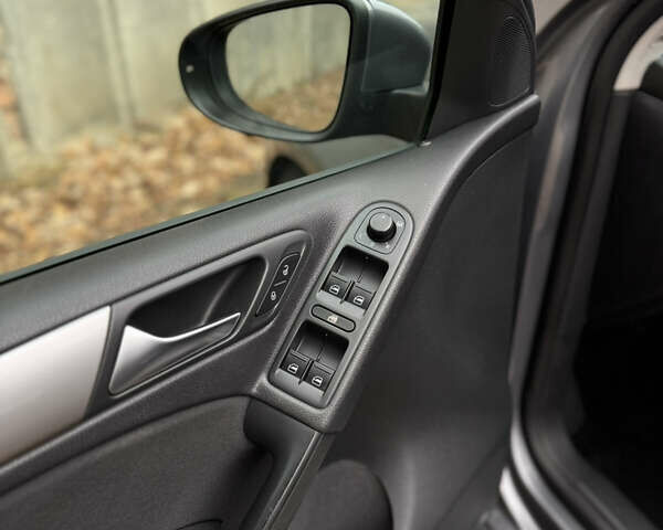 Серый Фольксваген Гольф, объемом двигателя 1.4 л и пробегом 217 тыс. км за 6300 $, фото 25 на Automoto.ua