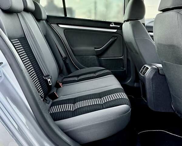 Сірий Фольксваген Гольф, об'ємом двигуна 1.6 л та пробігом 200 тис. км за 5790 $, фото 35 на Automoto.ua