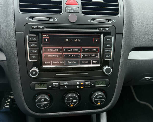 Серый Фольксваген Гольф, объемом двигателя 1.4 л и пробегом 251 тыс. км за 6450 $, фото 40 на Automoto.ua