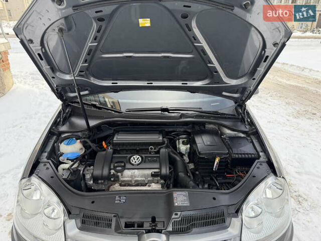 Серый Фольксваген Гольф, объемом двигателя 1.4 л и пробегом 203 тыс. км за 5950 $, фото 23 на Automoto.ua