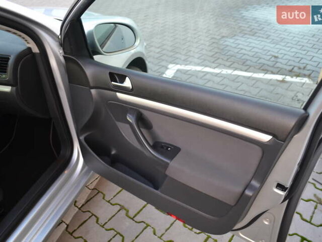 Сірий Фольксваген Гольф, об'ємом двигуна 1.6 л та пробігом 162 тис. км за 7200 $, фото 29 на Automoto.ua