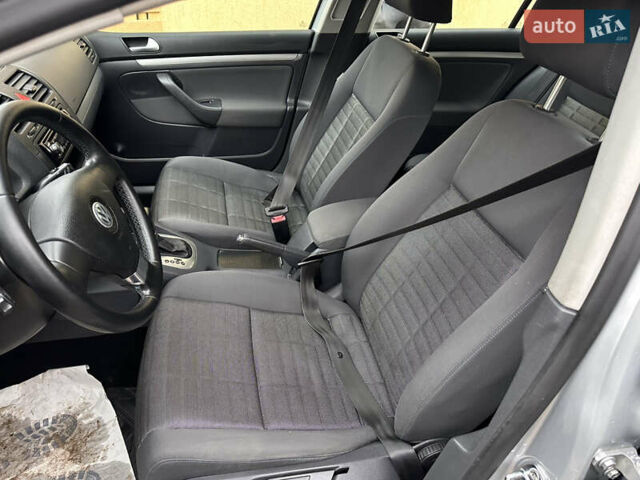 Сірий Фольксваген Гольф, об'ємом двигуна 1.6 л та пробігом 200 тис. км за 6999 $, фото 36 на Automoto.ua