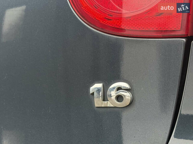 Сірий Фольксваген Гольф, об'ємом двигуна 1.6 л та пробігом 229 тис. км за 5555 $, фото 36 на Automoto.ua