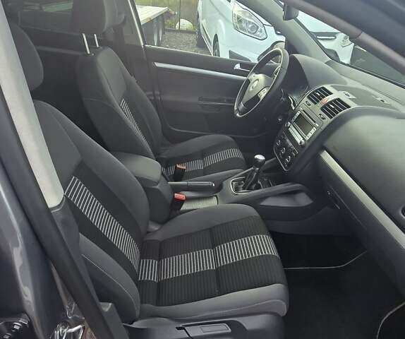 Серый Фольксваген Гольф, объемом двигателя 1.6 л и пробегом 299 тыс. км за 6390 $, фото 14 на Automoto.ua