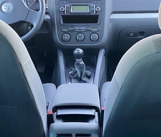 Серый Фольксваген Гольф, объемом двигателя 1.4 л и пробегом 243 тыс. км за 5700 $, фото 9 на Automoto.ua