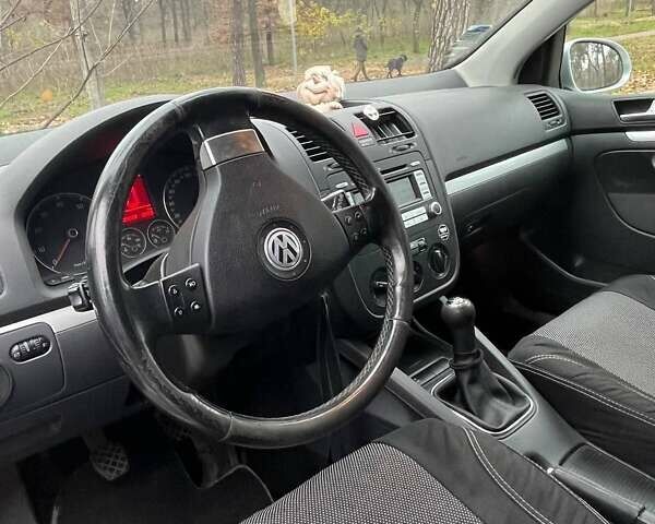 Серый Фольксваген Гольф, объемом двигателя 1.6 л и пробегом 320 тыс. км за 5500 $, фото 6 на Automoto.ua