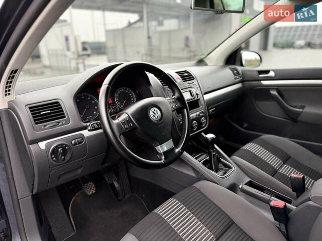 Серый Фольксваген Гольф, объемом двигателя 1.6 л и пробегом 227 тыс. км за 6300 $, фото 49 на Automoto.ua