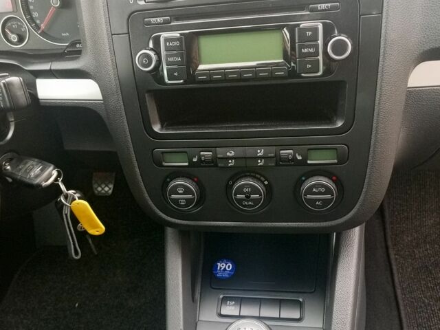 Серый Фольксваген Гольф, объемом двигателя 1.6 л и пробегом 240 тыс. км за 6500 $, фото 20 на Automoto.ua