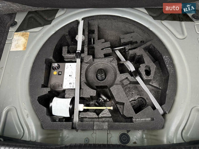 Серый Фольксваген Гольф, объемом двигателя 1.6 л и пробегом 227 тыс. км за 6300 $, фото 95 на Automoto.ua