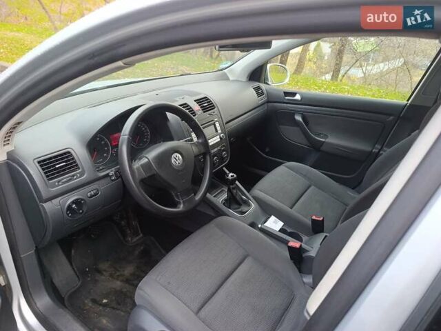 Серый Фольксваген Гольф, объемом двигателя 1.6 л и пробегом 280 тыс. км за 6500 $, фото 12 на Automoto.ua