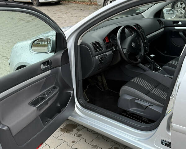 Серый Фольксваген Гольф, объемом двигателя 1.4 л и пробегом 251 тыс. км за 6450 $, фото 43 на Automoto.ua