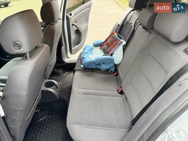 Серый Фольксваген Гольф, объемом двигателя 2.5 л и пробегом 247 тыс. км за 5700 $, фото 13 на Automoto.ua