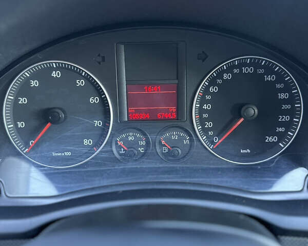 Серый Фольксваген Гольф, объемом двигателя 1.6 л и пробегом 105 тыс. км за 7499 $, фото 11 на Automoto.ua
