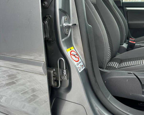 Серый Фольксваген Гольф, объемом двигателя 1.6 л и пробегом 202 тыс. км за 6499 $, фото 45 на Automoto.ua