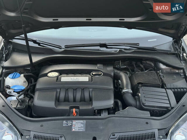 Серый Фольксваген Гольф, объемом двигателя 1.6 л и пробегом 232 тыс. км за 6799 $, фото 45 на Automoto.ua