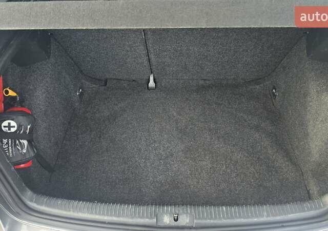 Серый Фольксваген Гольф, объемом двигателя 1.6 л и пробегом 299 тыс. км за 6390 $, фото 28 на Automoto.ua