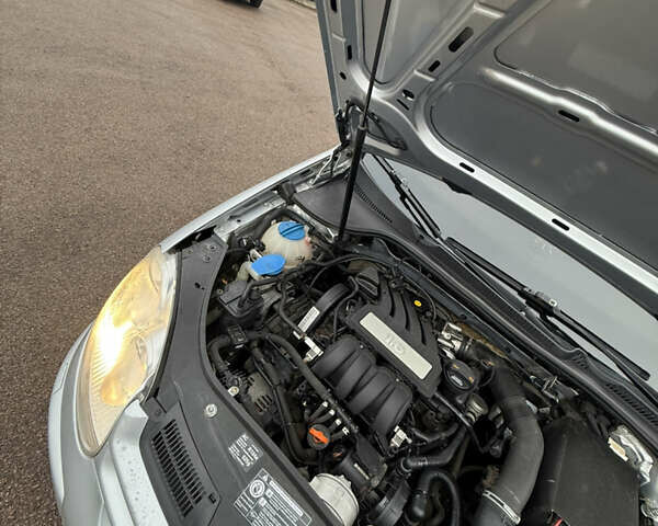 Серый Фольксваген Гольф, объемом двигателя 1.6 л и пробегом 185 тыс. км за 5800 $, фото 1 на Automoto.ua