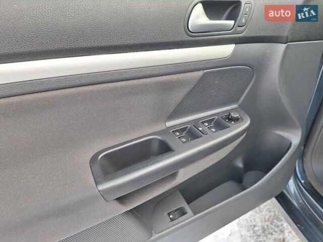 Серый Фольксваген Гольф, объемом двигателя 1.4 л и пробегом 225 тыс. км за 6850 $, фото 12 на Automoto.ua