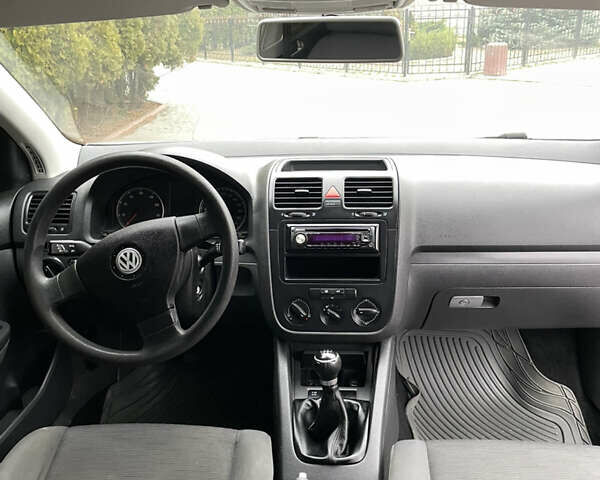 Сірий Фольксваген Гольф, об'ємом двигуна 1.39 л та пробігом 201 тис. км за 5400 $, фото 14 на Automoto.ua