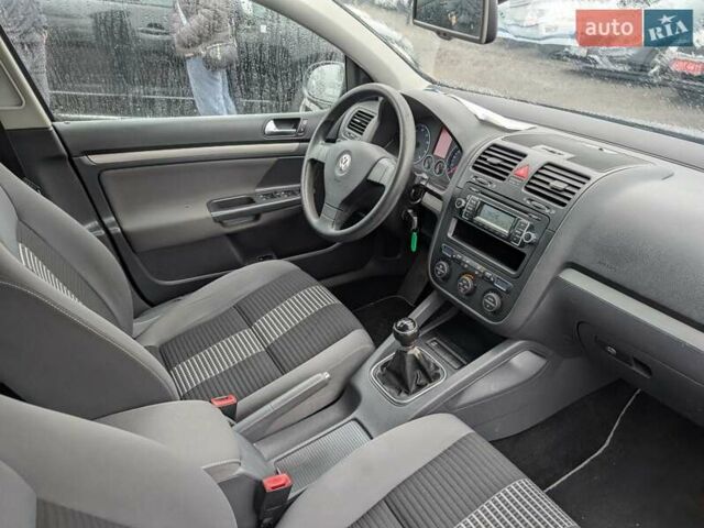 Серый Фольксваген Гольф, объемом двигателя 1.6 л и пробегом 177 тыс. км за 6650 $, фото 41 на Automoto.ua