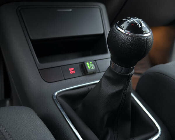 Серый Фольксваген Гольф, объемом двигателя 1.6 л и пробегом 248 тыс. км за 7200 $, фото 52 на Automoto.ua