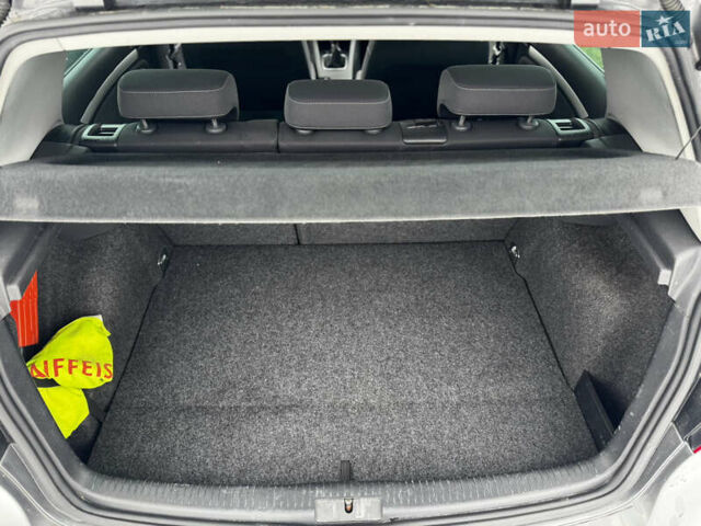 Серый Фольксваген Гольф, объемом двигателя 1.6 л и пробегом 247 тыс. км за 5550 $, фото 16 на Automoto.ua