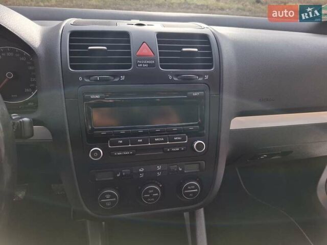 Сірий Фольксваген Гольф, об'ємом двигуна 1.6 л та пробігом 196 тис. км за 6800 $, фото 22 на Automoto.ua