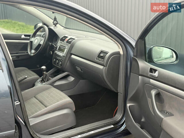Сірий Фольксваген Гольф, об'ємом двигуна 1.6 л та пробігом 229 тис. км за 5555 $, фото 58 на Automoto.ua