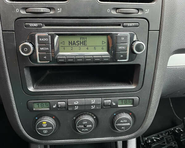 Серый Фольксваген Гольф, объемом двигателя 1.6 л и пробегом 177 тыс. км за 6850 $, фото 18 на Automoto.ua