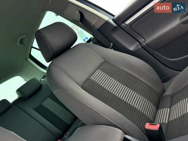 Серый Фольксваген Гольф, объемом двигателя 1.6 л и пробегом 227 тыс. км за 6300 $, фото 88 на Automoto.ua