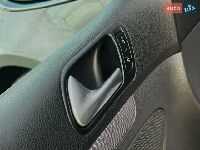 Серый Фольксваген Гольф, объемом двигателя 1.6 л и пробегом 170 тыс. км за 6600 $, фото 33 на Automoto.ua