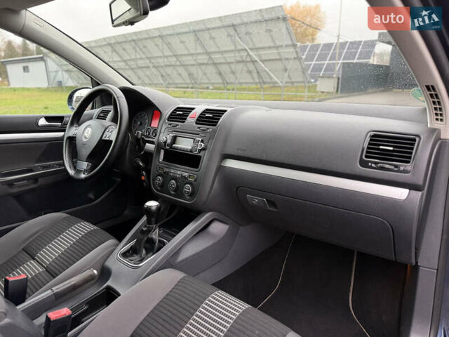 Серый Фольксваген Гольф, объемом двигателя 1.6 л и пробегом 227 тыс. км за 6300 $, фото 89 на Automoto.ua