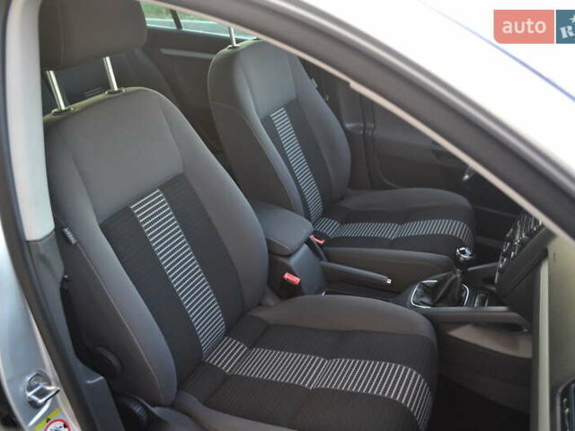 Сірий Фольксваген Гольф, об'ємом двигуна 1.6 л та пробігом 162 тис. км за 7200 $, фото 30 на Automoto.ua