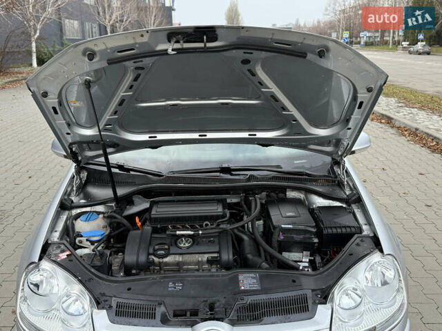 Серый Фольксваген Гольф, объемом двигателя 1.4 л и пробегом 251 тыс. км за 6450 $, фото 41 на Automoto.ua