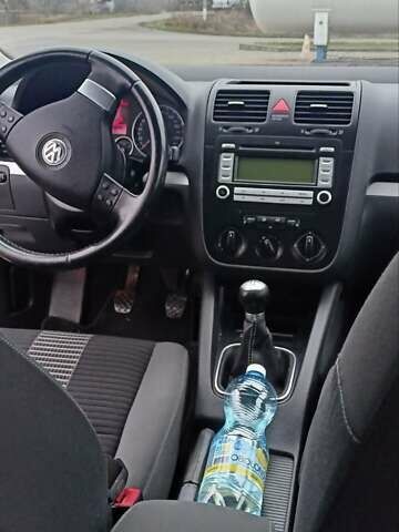 Серый Фольксваген Гольф, объемом двигателя 1.6 л и пробегом 204 тыс. км за 5750 $, фото 10 на Automoto.ua