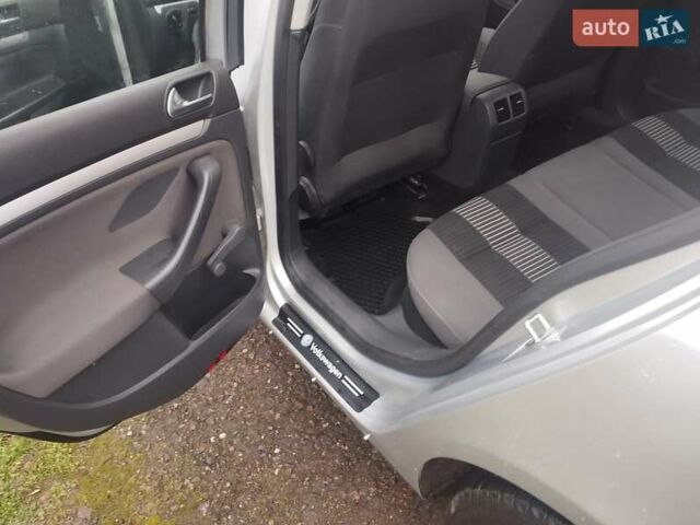 Серый Фольксваген Гольф, объемом двигателя 1.6 л и пробегом 270 тыс. км за 5500 $, фото 8 на Automoto.ua