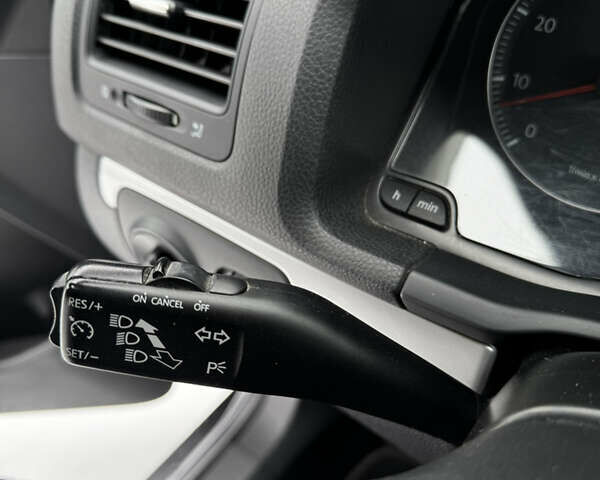 Серый Фольксваген Гольф, объемом двигателя 1.6 л и пробегом 247 тыс. км за 5550 $, фото 14 на Automoto.ua