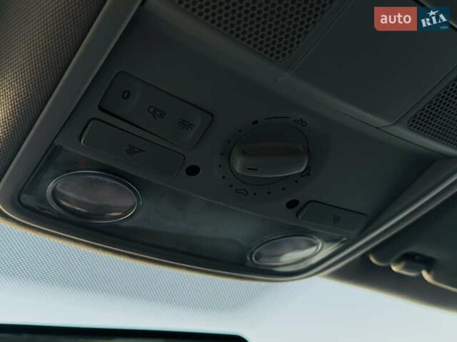 Сірий Фольксваген Гольф, об'ємом двигуна 1.6 л та пробігом 170 тис. км за 6600 $, фото 50 на Automoto.ua