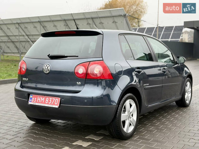 Серый Фольксваген Гольф, объемом двигателя 1.6 л и пробегом 227 тыс. км за 6300 $, фото 8 на Automoto.ua