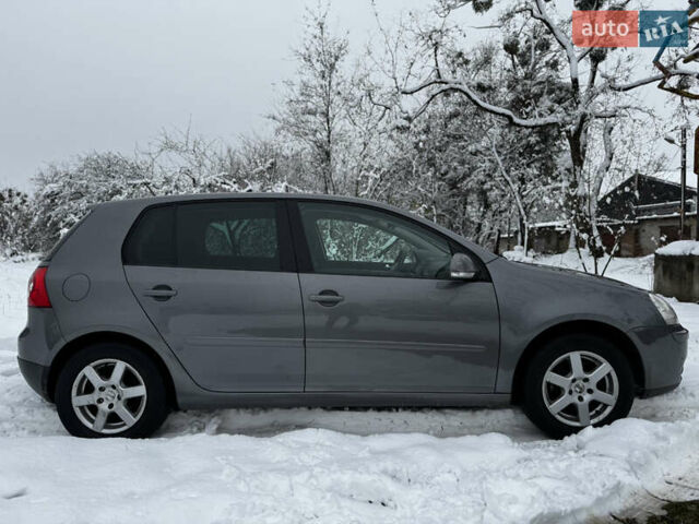 Серый Фольксваген Гольф, объемом двигателя 1.6 л и пробегом 247 тыс. км за 5550 $, фото 8 на Automoto.ua