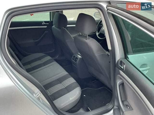 Серый Фольксваген Гольф, объемом двигателя 1.4 л и пробегом 184 тыс. км за 6999 $, фото 5 на Automoto.ua