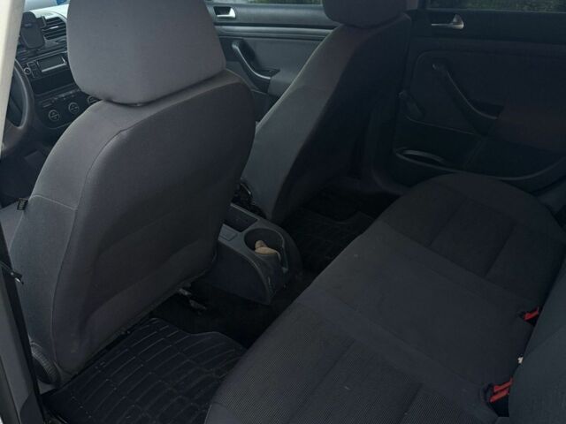 Серый Фольксваген Гольф, объемом двигателя 1.9 л и пробегом 270 тыс. км за 7950 $, фото 6 на Automoto.ua