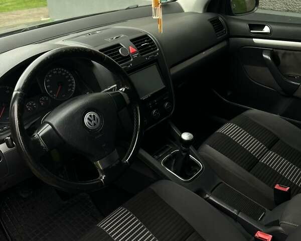 Серый Фольксваген Гольф, объемом двигателя 1.4 л и пробегом 214 тыс. км за 5400 $, фото 2 на Automoto.ua