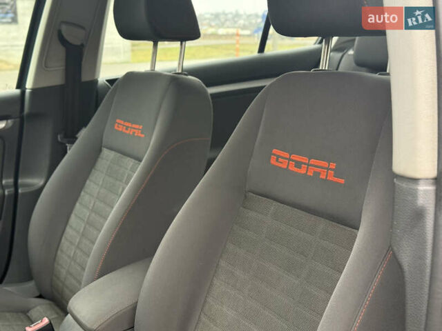 Сірий Фольксваген Гольф, об'ємом двигуна 1.6 л та пробігом 229 тис. км за 5555 $, фото 45 на Automoto.ua